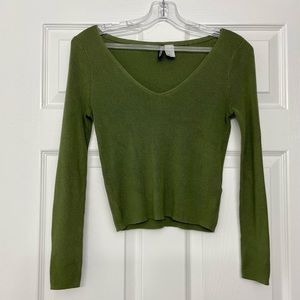 Divided by H&M Rib V-neck Crop Sweater in Dark Green Size Medium​